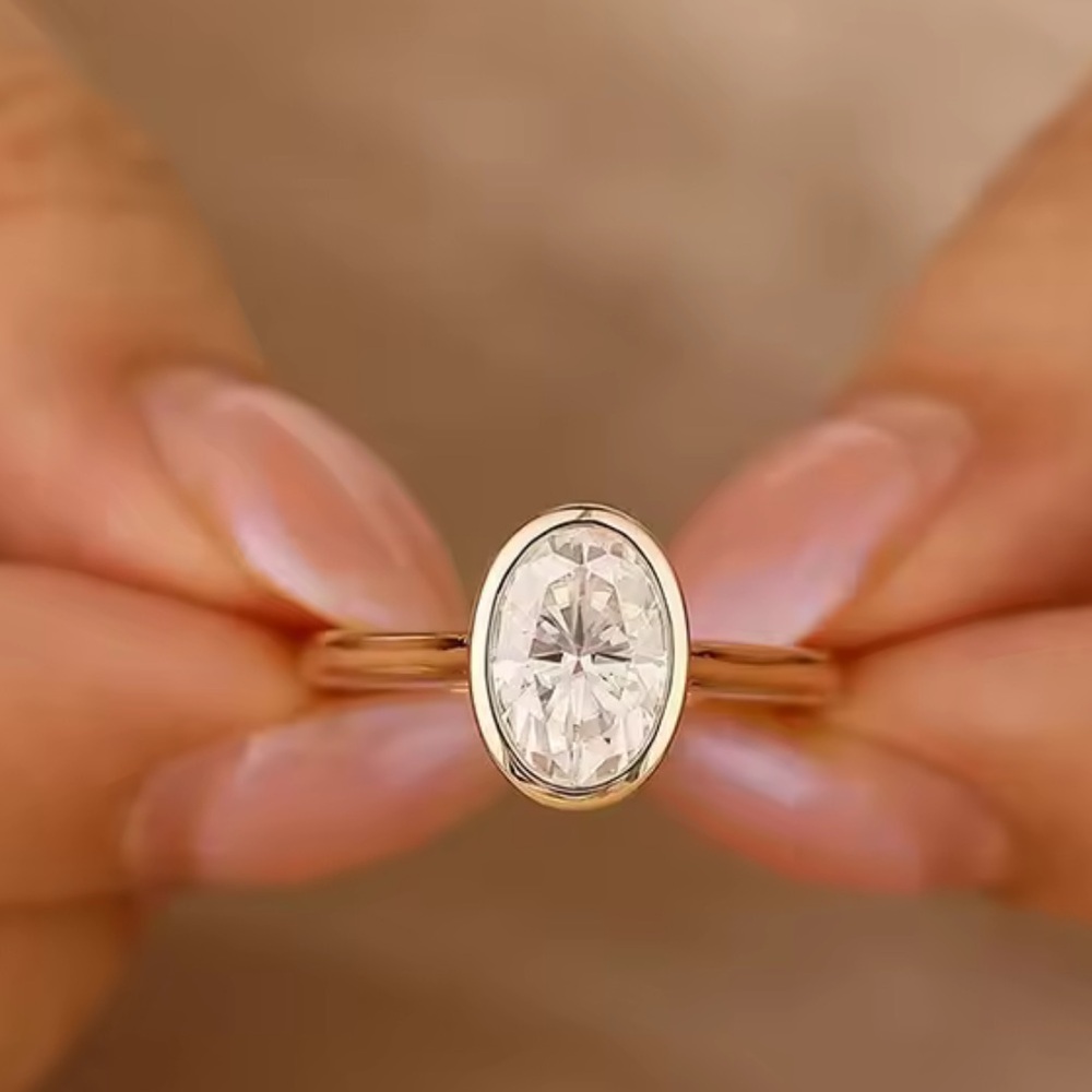 18kt 2ct Oval Cut Ring - Picture 7 of 11